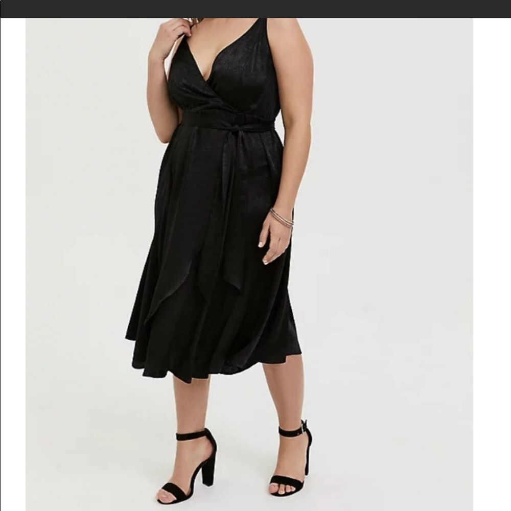 NWT Black Charm Wrap Dress Torrid Size M/L 00